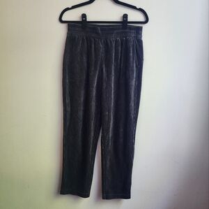 Lululemon Scuba Mid-Rise Straight-Leg Pant 7/8 Length Velvet Cord Size 6